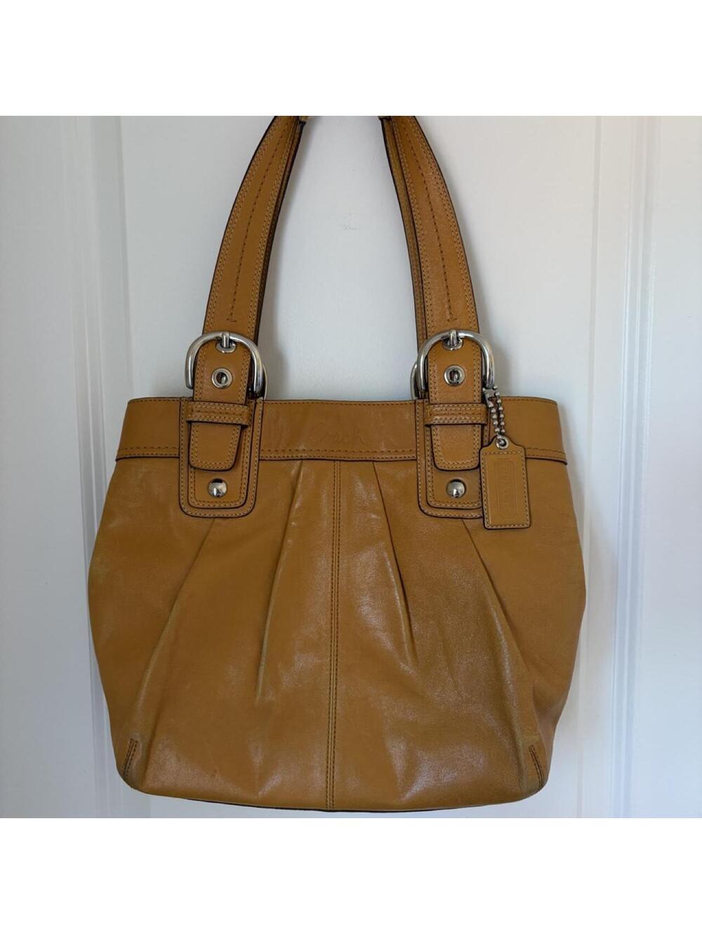 Soho Y2K vintage Coach yellow leather bag